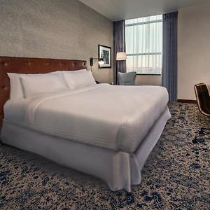 Zimmer mit Kingsize-Bett