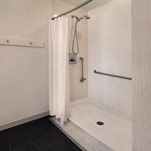 Tradition King Room Mobility or hearing accessible